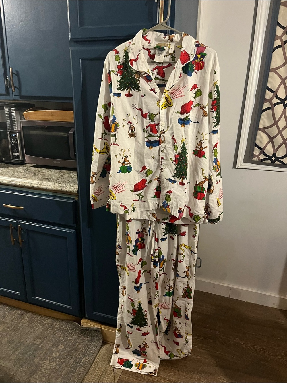 Pottery Barn Teen Grinch Pajama Set Large